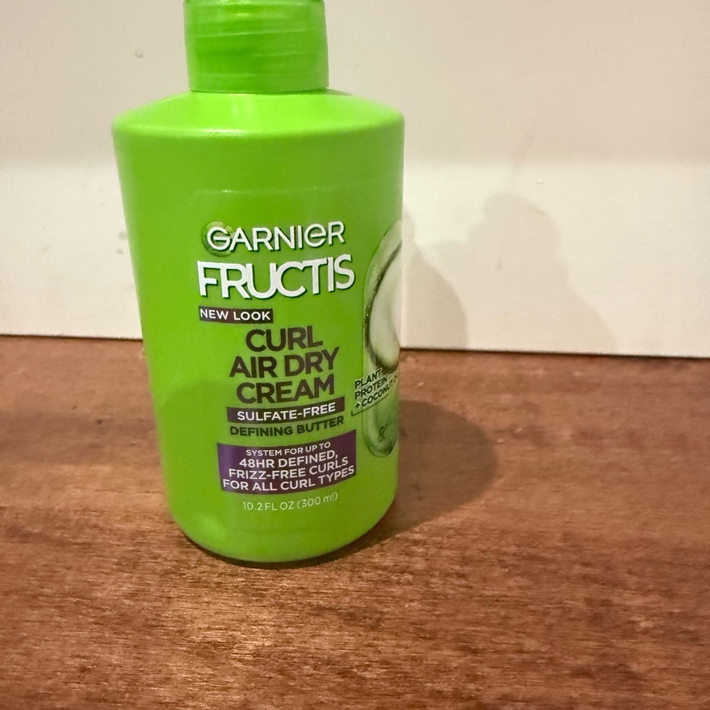 NWT Garnier Curl Defining Cream